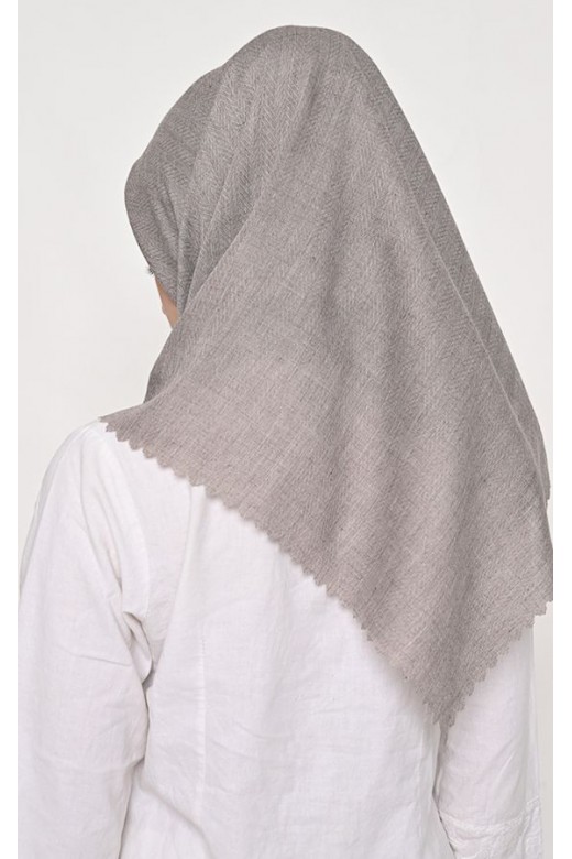 Hijab Segi 4 Voal Zaffron Lasercut Stupa Grey